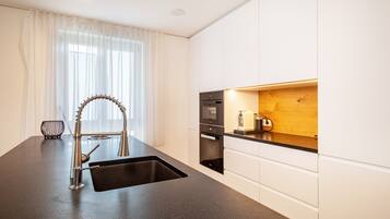 Kühlschrank, Ofen, Herdplatte, Geschirrspüler