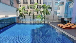 Deluxe Studio, 1 Queen Bed, Garden View, Garden Area | Private pool - 101 Newport Blvd (Pasay)