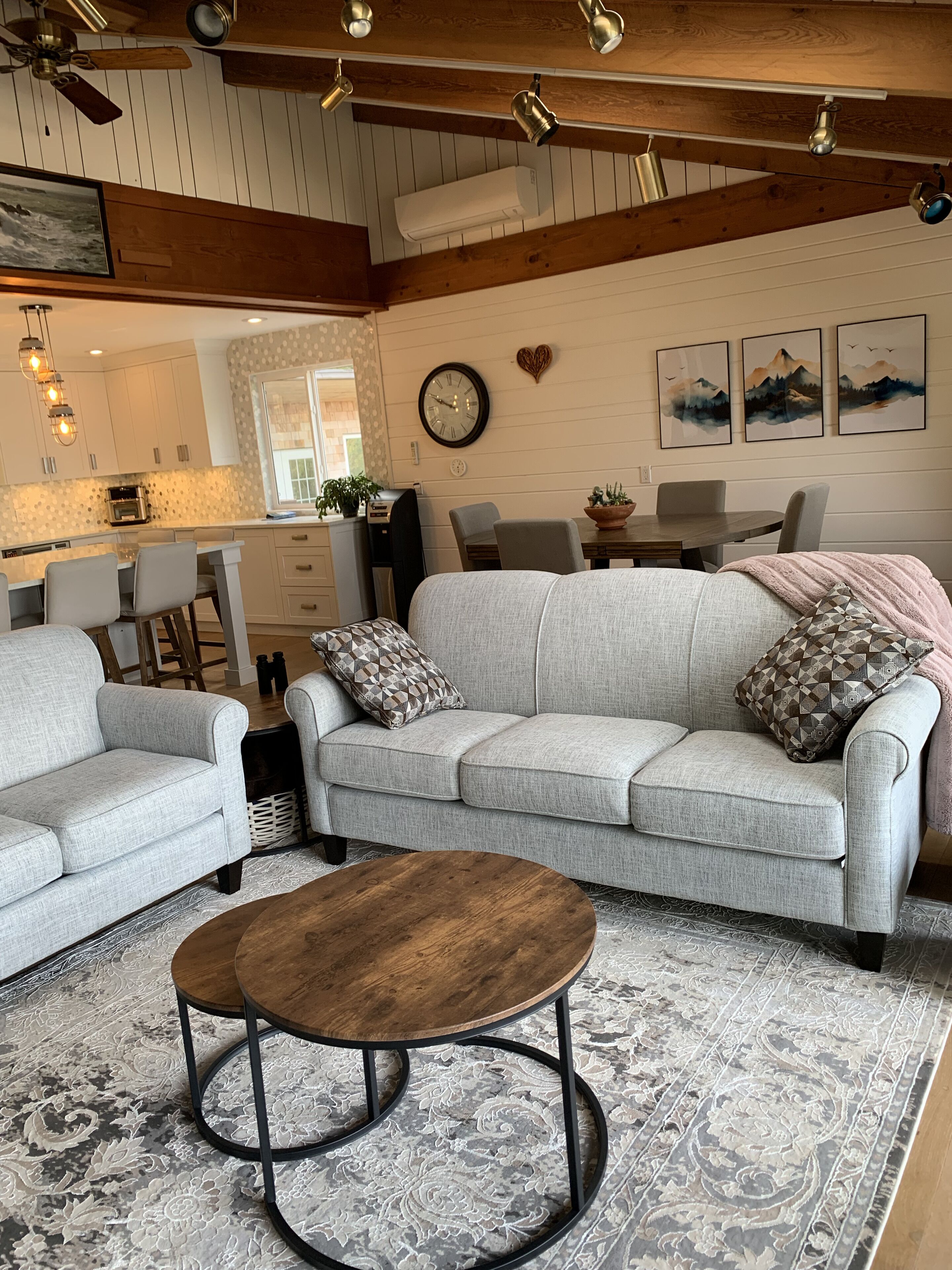 Family Adventures Await In This Ocean Front House!  (Pet Friendly!) - 캠벨리버