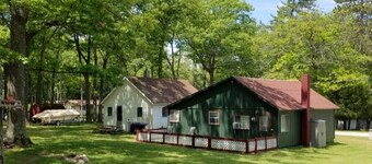 Remodeled cozy cottage & only a 5 minute walk to Hubbard Lake. Lots of parking!