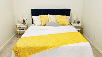 1 slaapkamer, een bureau, reisbedje, wifi