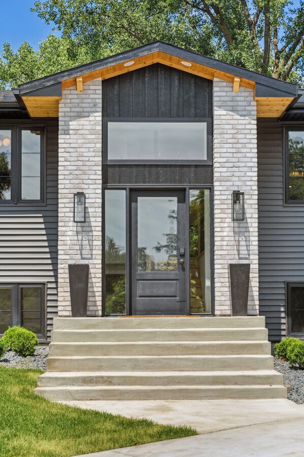 Exterior detail - Luxury Hastings Home, Sleeps 18+ (Hastings)