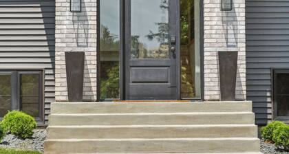 Luxury Hastings Home, Sleeps 18+