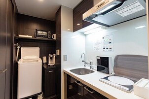 Fridge, microwave, stovetop, coffee/tea maker