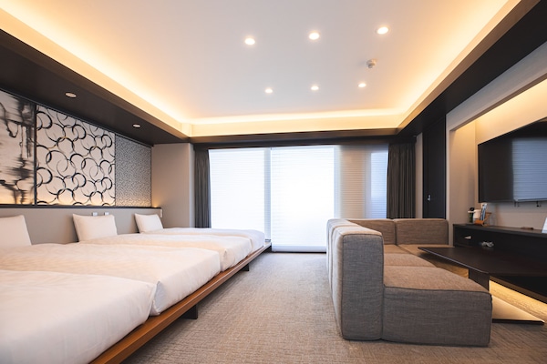 1 habitación, cubrecamas y caja de seguridad en la habitación