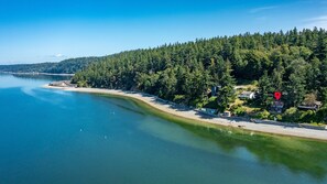 Beach - Perch - Breezy Point Hideout: Waterfront w/ Beach, Hot Tub, Kayak, Paddle (Camano Island)