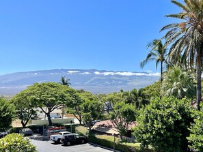 Third-party on-site parking - Perch - Luana Kai Loft: Captivating Modern 2-Bedroom for a Dream Vacation (Kihei)