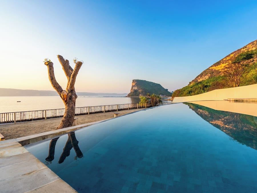 3 piscinas externas, guarda-sóis, espreguiçadeiras