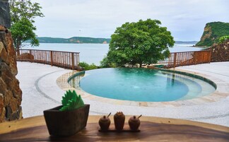 3 outdoor pools, pool umbrellas, sun loungers