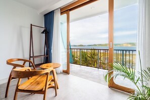 Chambre Deluxe, 1 très grand lit, vue sur la mer | Balcon