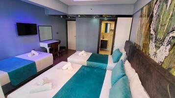 Firemannsrom – comfort, byutsikt | Minibar, lydisolert, wi-fi (inkludert) og sengetøy