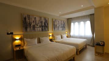 Family Room | 1 bedroom, desk, bed sheets