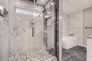 Shower, hair dryer, towels, shampoo - Redwood Haus! Hot Tub & BBQ & Fire Pit! (Colorado Springs)
