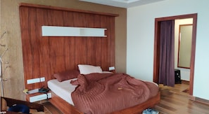 Soundproofing, free WiFi - AIRA Residency (Kotagiri)