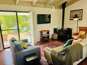 TV, fireplace