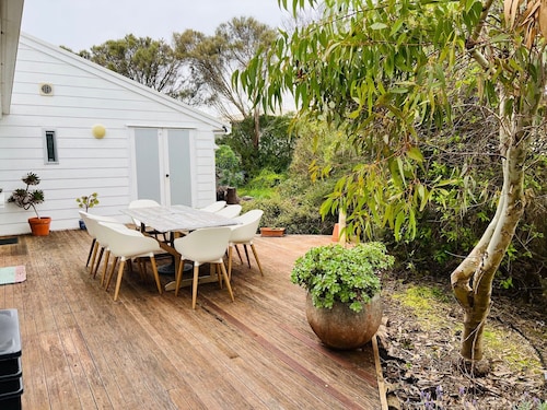 The WardRobe -  WIFI- Pet Friendly Outside