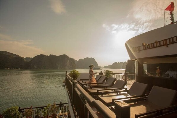 Terrace/patio - Cozy Boutique Cruise (Hai Phong)