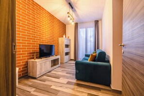 Studio Suite Cao cấp | Khu phòng khách | Smart TV 