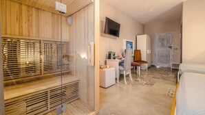 Junior Suite | Cadar Frette Itali, peralatan tempat tidur premium, gebar bulu kapas 