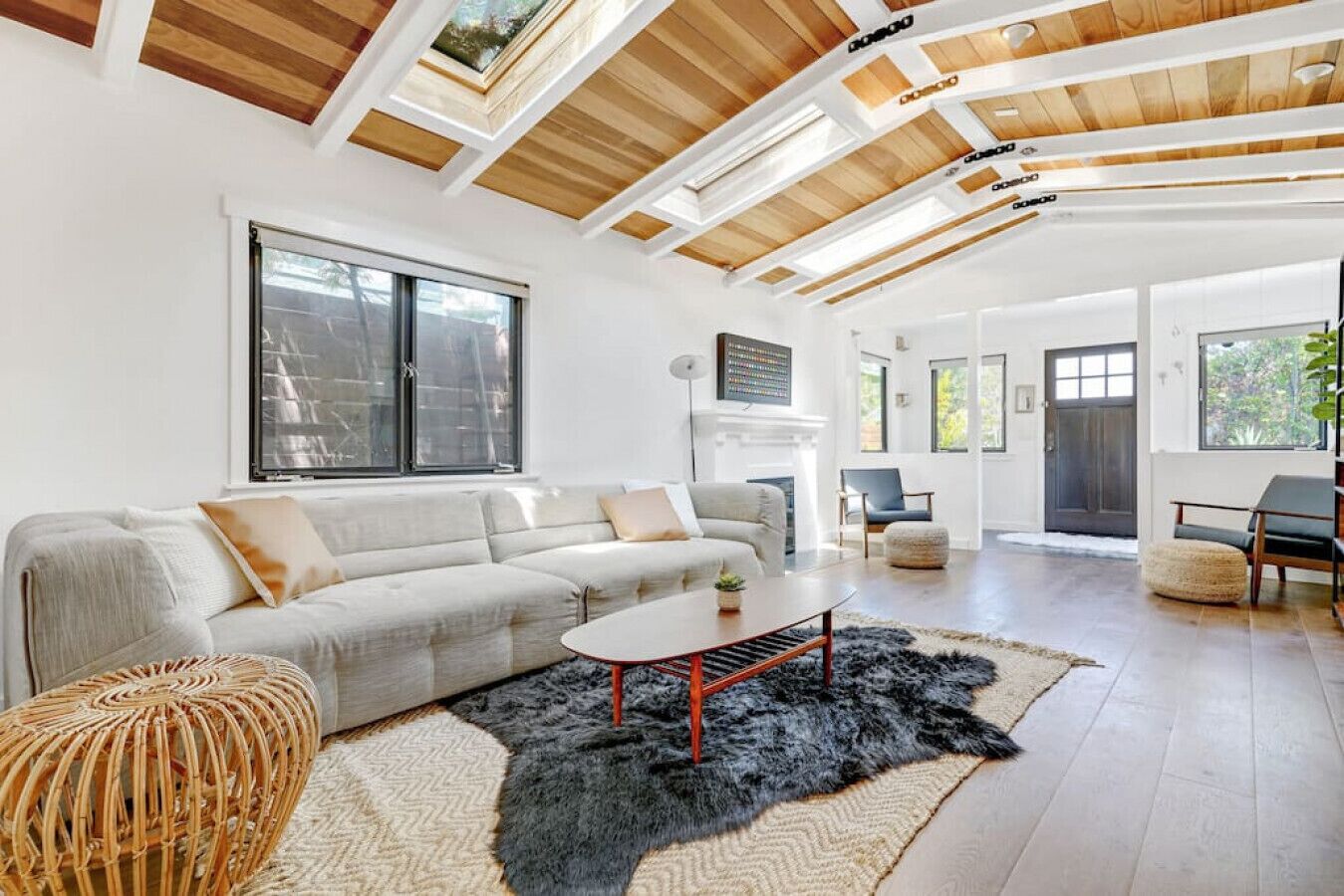 The Shores: Private Venice Retreat, Outdoor Shower