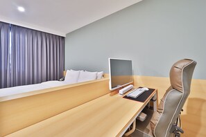 Deluxe 1 PC Room | Premium bedding, desk, soundproofing, free WiFi - Gong Dam Stay Hotel (Ulsan)