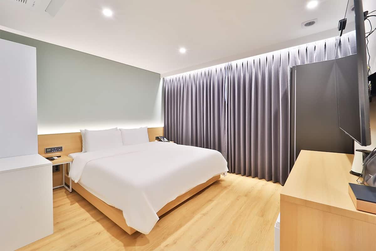 Deluxe Room | Premium bedding, desk, soundproofing, free WiFi