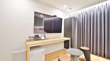 Premium Spa Room | Premium bedding, desk, soundproofing, WiFi (free)