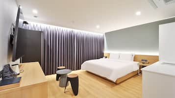 Premium Spa Room | Premium bedding, desk, soundproofing, WiFi (free)