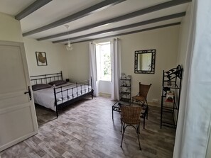 6 sovrum, strykjärn/strykbräda, gratis wi-fi och sängkläder