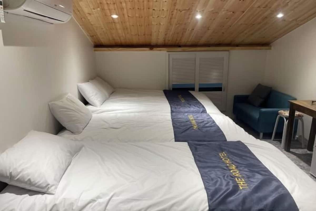 Cortines opaques i habitacions insonoritzades