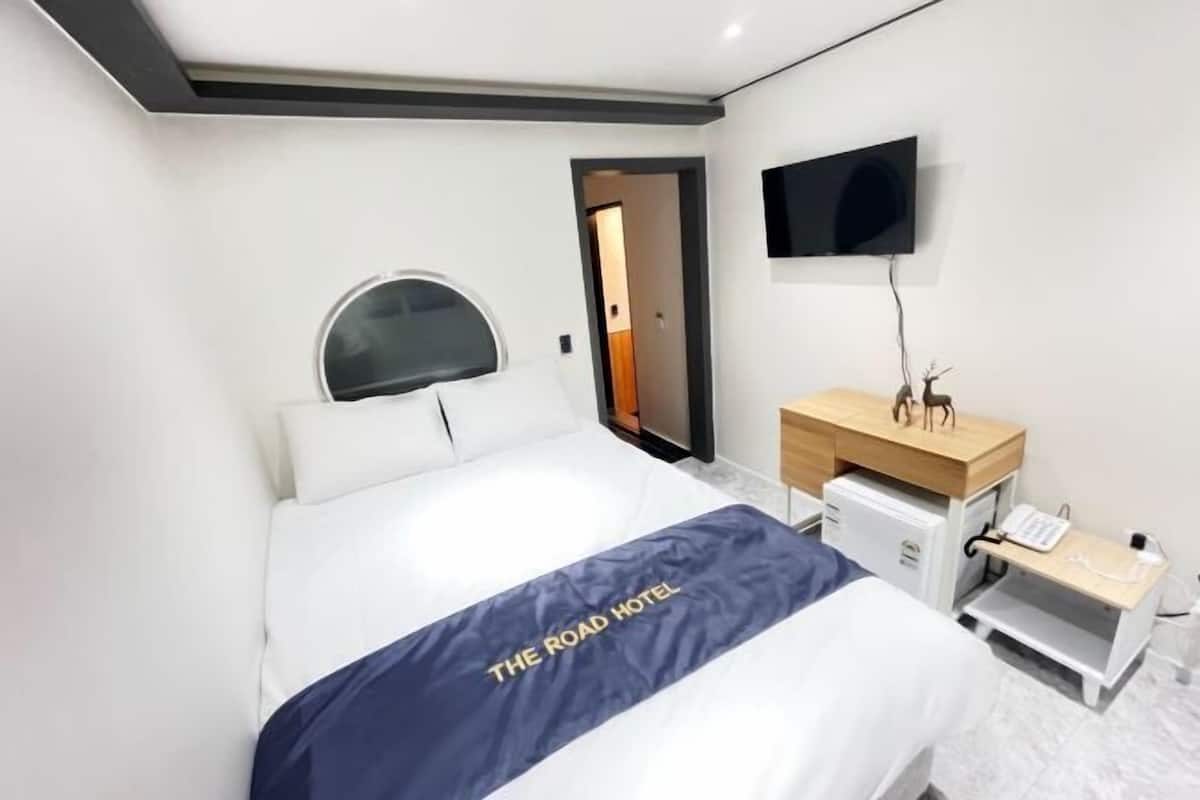 Cortines opaques i habitacions insonoritzades