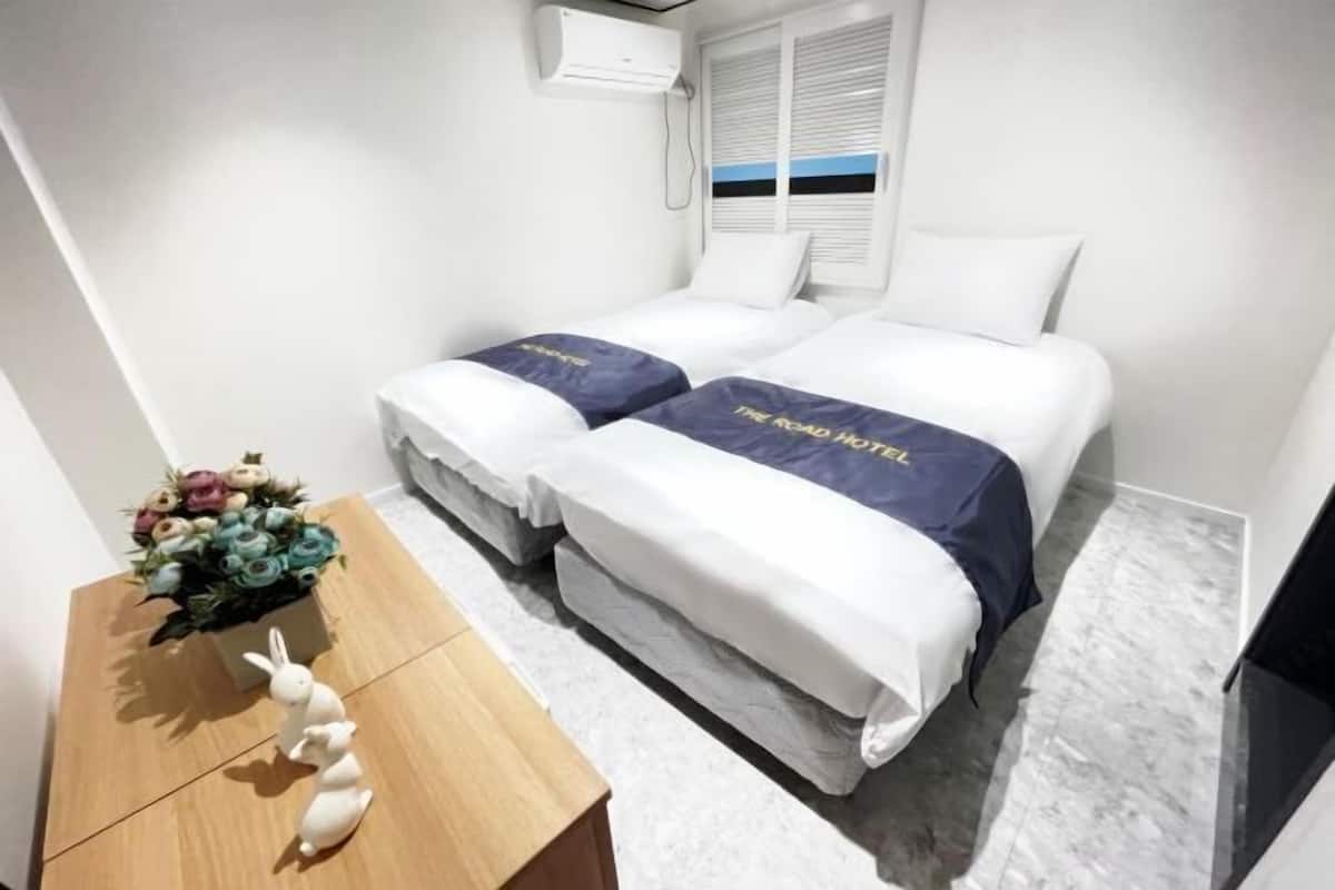 Cortines opaques i habitacions insonoritzades