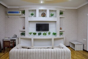 特色套房 | 高級寢具、筆電工作空間、免費無線上網、床單