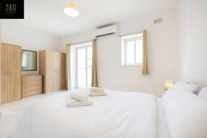 3 bedrooms, desk, iron/ironing board, travel cot