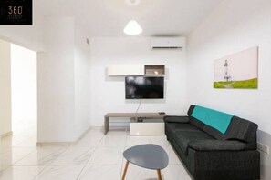 TV - Beautiful, central home with all amenities & WIFI (Tal-Pietà)