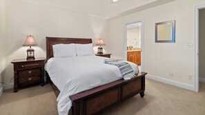 3 slaapkamers, een strijkplank/strijkijzer, gratis wifi, beddengoed