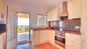 Frigorifero, microonde, forno, lavastoviglie