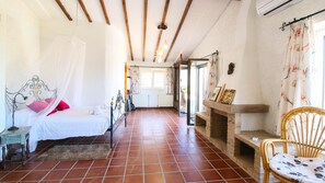 3 bedrooms, iron/ironing board, free WiFi, bed sheets - Villa with private pool in Denia (Denia)