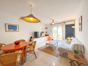 TV - Apartment near the sea in Denia with air conditioning (Denia)