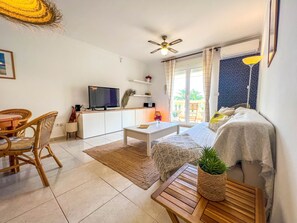 TV - Apartment near the sea in Denia with air conditioning (Denia)