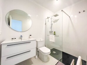 Shower, towels