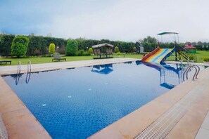 Pool - London Pride Farmhouse (Gurugram)