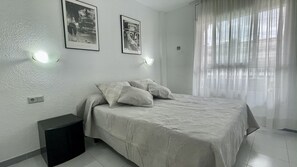 2 Schlafzimmer, Bügeleisen/Bügelbrett, Bettwäsche