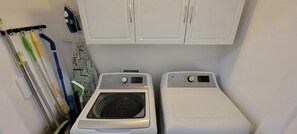 Interior - Riverside Cozy Modern Oasis with Pool (Riverside)