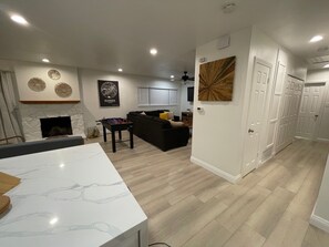 Smart TV, foosball - Riverside Cozy Modern Oasis with Pool (Riverside)