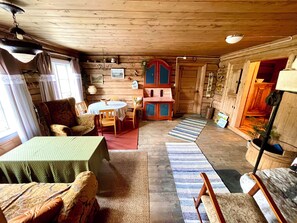 Basic House | Individually decorated, individually furnished, bed sheets - Reinheimen Lodge (Skjaak)