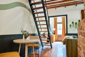 Interior - Yellow Brick Road (Atlanta)