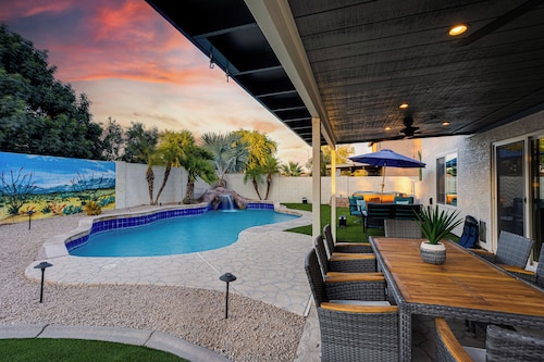 Heated Pool.  3 King Rooms! Sleeps 9!