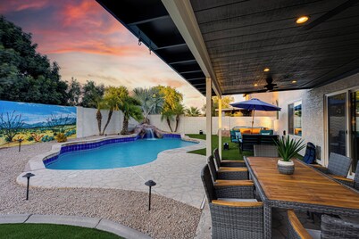 Heated Pool.  3 King Rooms! Sleeps 9!