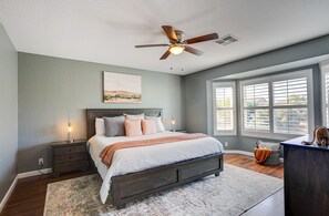 4 habitaciones, tabla de planchar con plancha, wifi y ropa de cama 